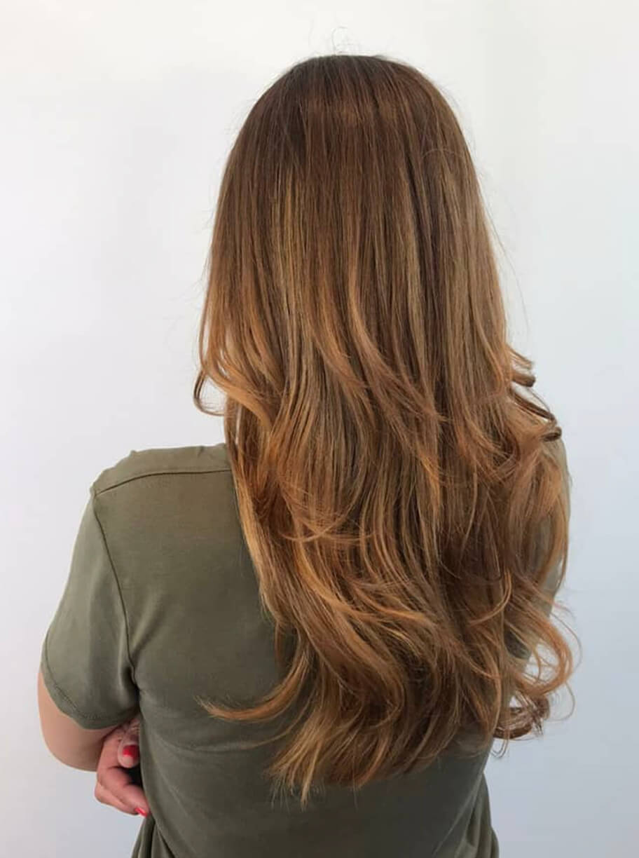Begoña Eceiza Peluquería Orgánica – Galería – corte de pelo largo con ondas de mujer con color castaño