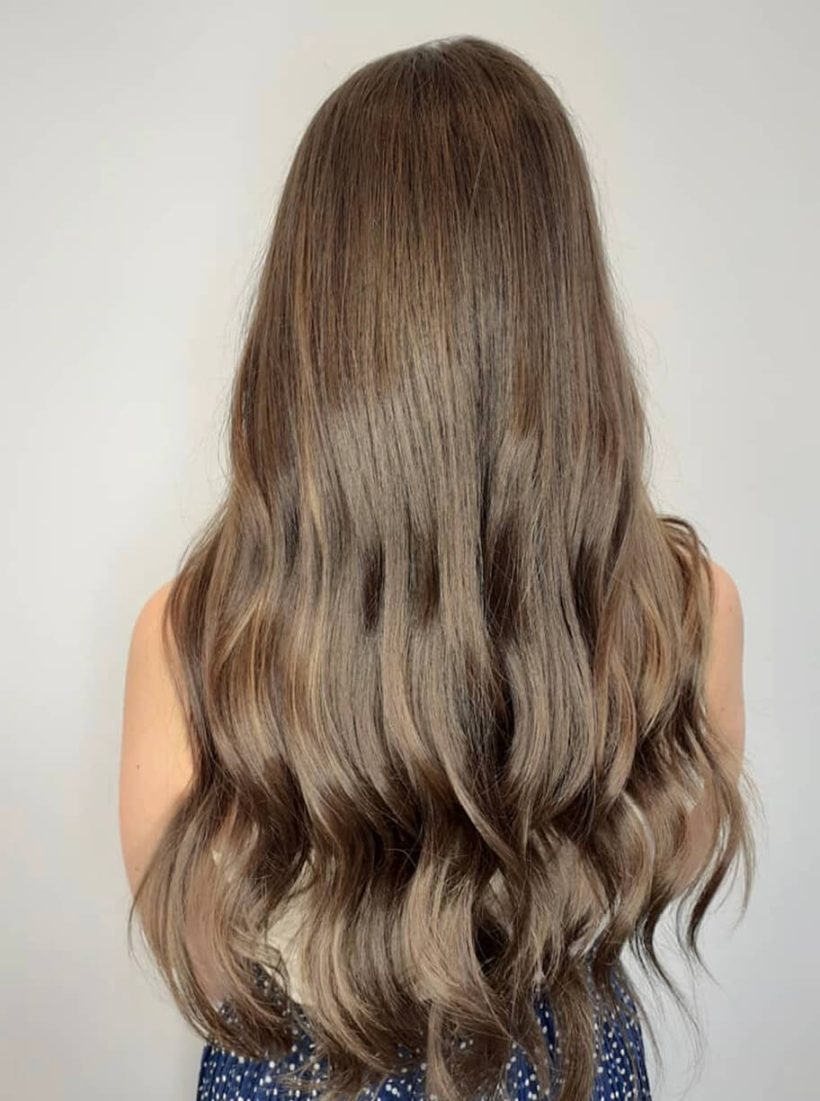 Begoña Eceiza Peluquería Orgánica – Galería – corte de pelo largo con ondas de mujer con color castaño