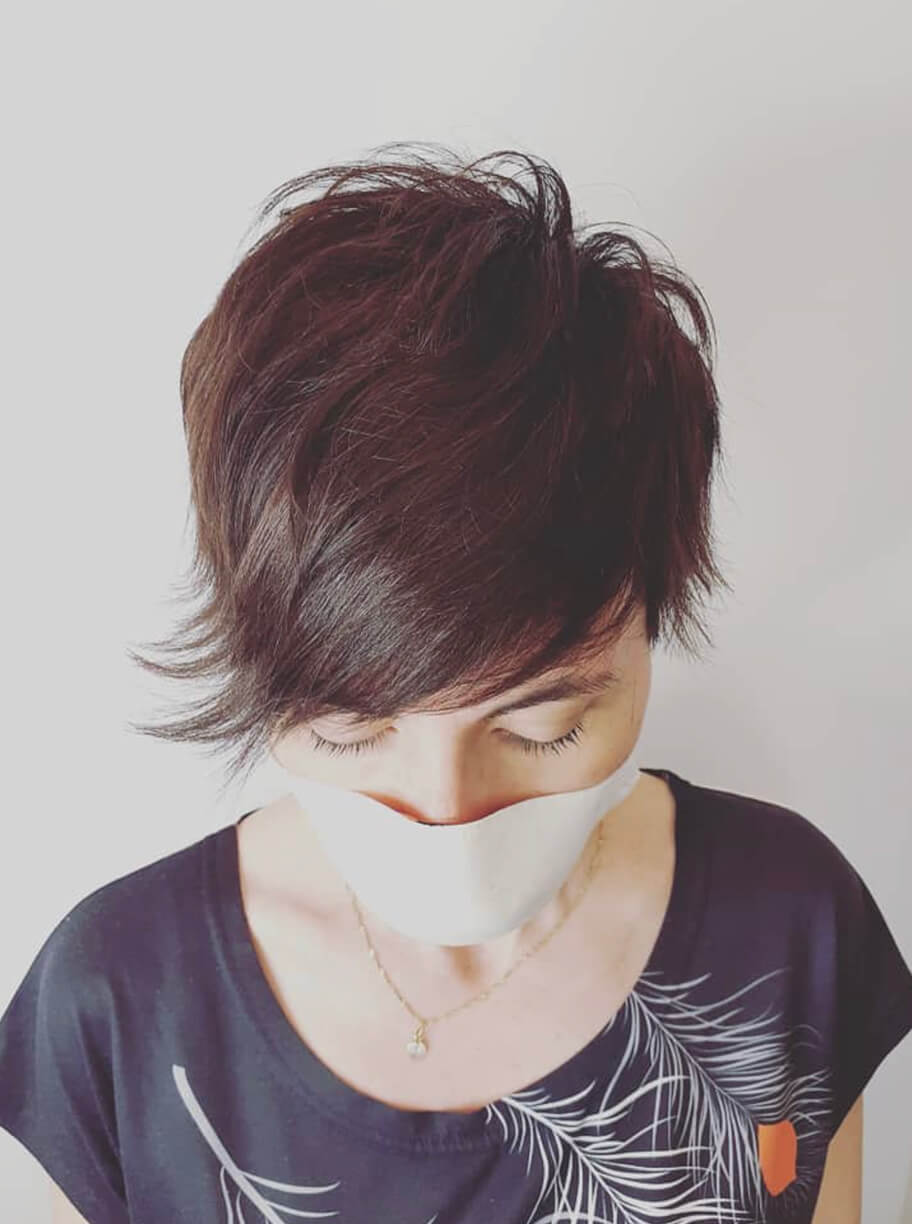 Begoña Eceiza Peluquería Orgánica – Galería – corte de pelo corto liso de mujer con color castaño