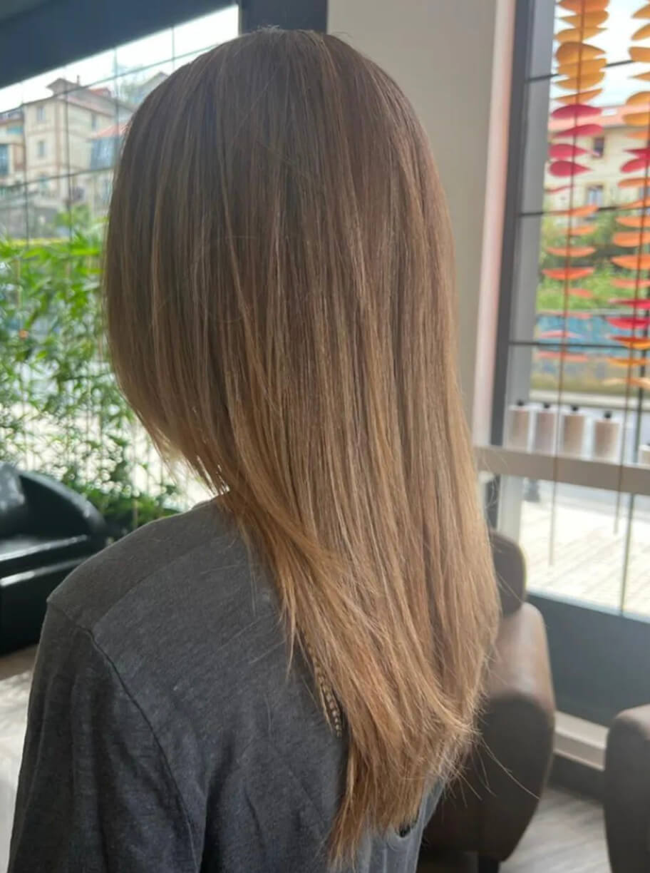 Begoña Eceiza Peluquería Orgánica – Galería – corte de pelo largo liso de mujer con color castaño