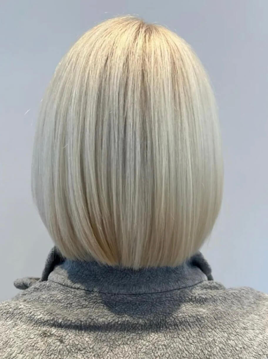 Begoña Eceiza Peluquería Orgánica – Galería – corte de pelo corto liso de mujer con color rubio