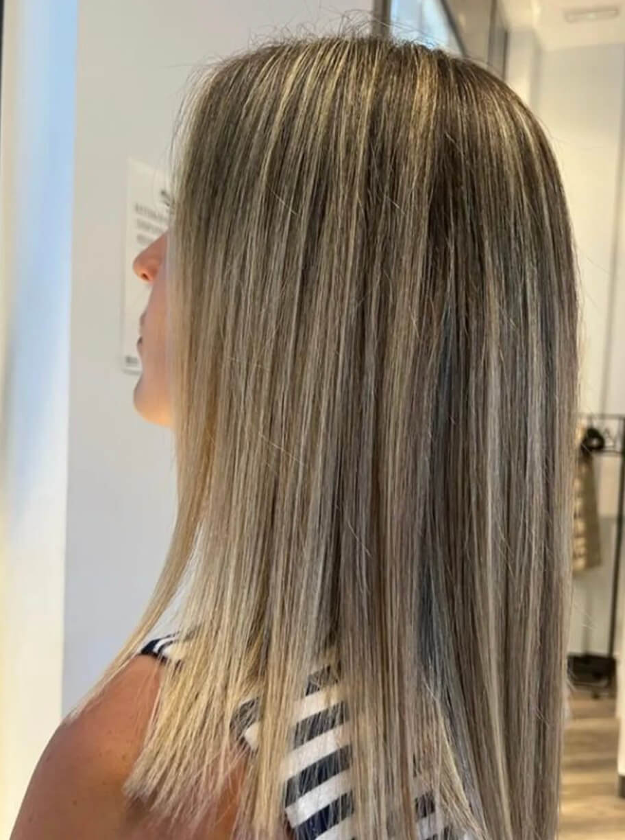 Begoña Eceiza Peluquería Orgánica – Galería – corte de pelo medio liso de mujer con color rubio