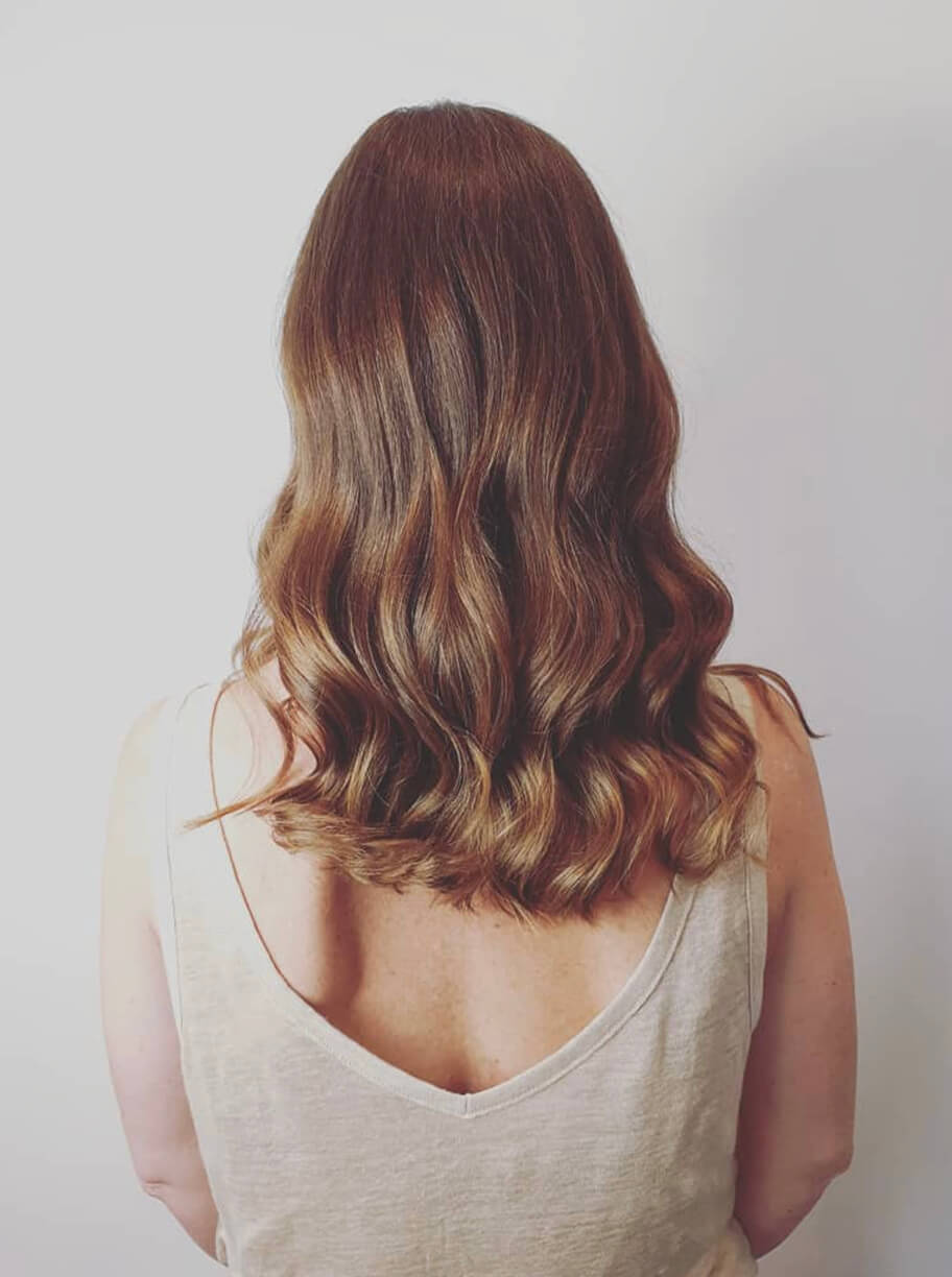 Begoña Eceiza Peluquería Orgánica – Galería – corte de pelo largo con ondas de mujer con color castaño