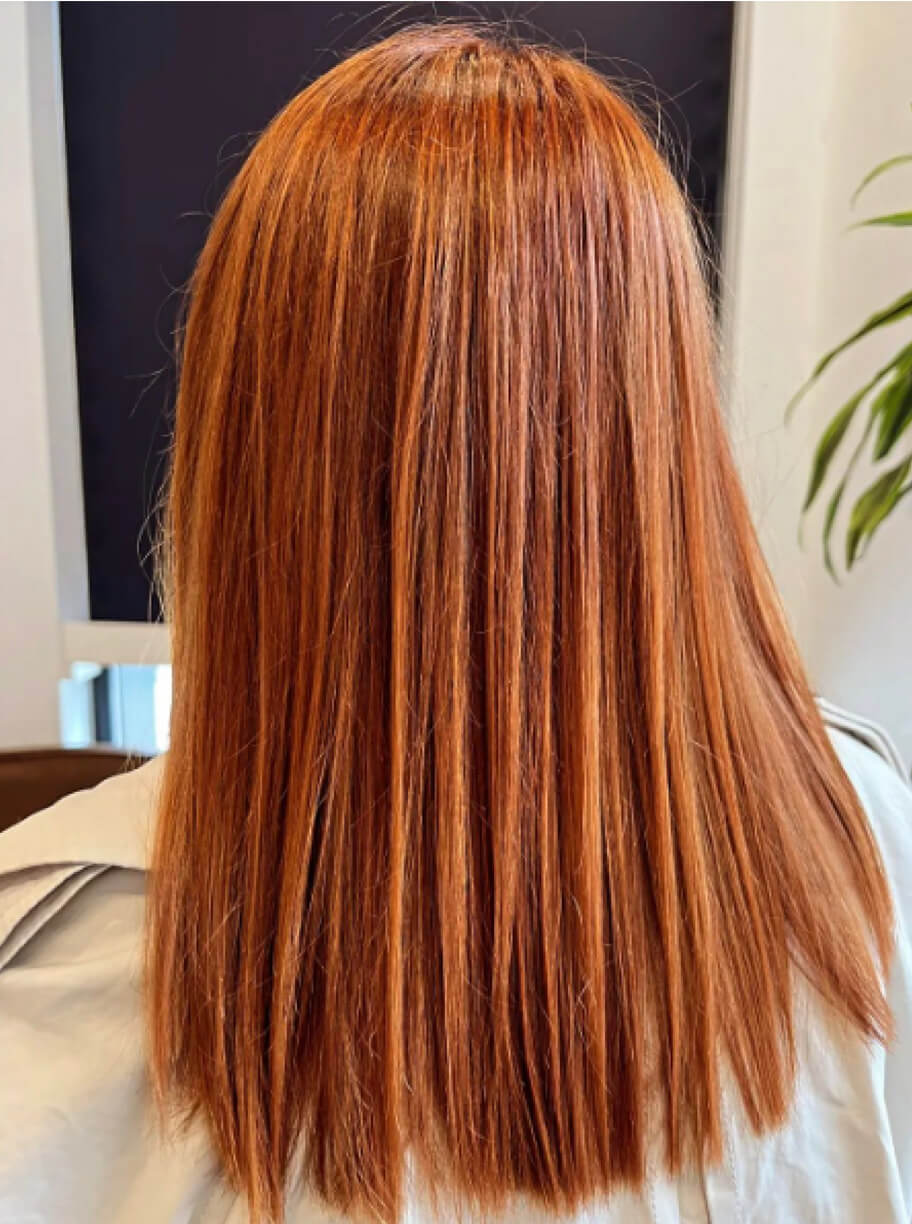 Imagen de galería de corte de pelo medio liso de mujer con color pelirrojo