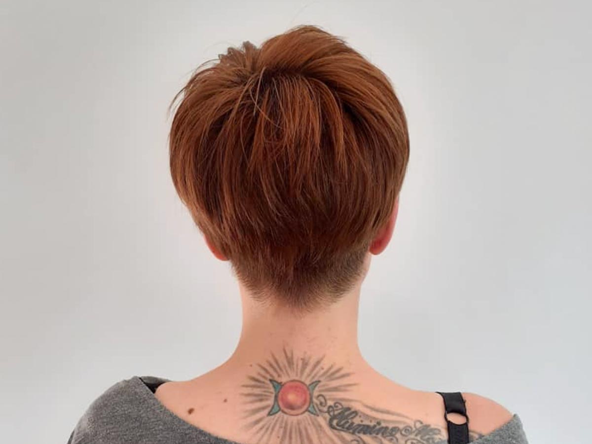 Begoña Eceiza Peluquería Orgánica – Galería – corte de pelo corto de mujer con color pelirrojo